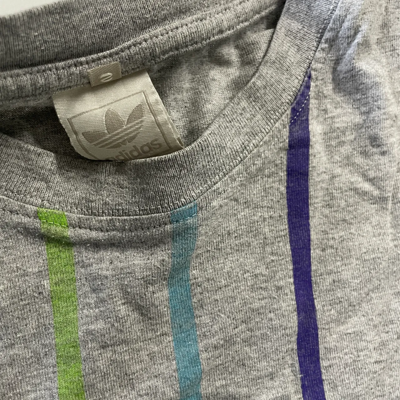 Vintage &nbsp;grey adidas-arrow-line-tee- L 27 W 20 in Size M SKU 5163